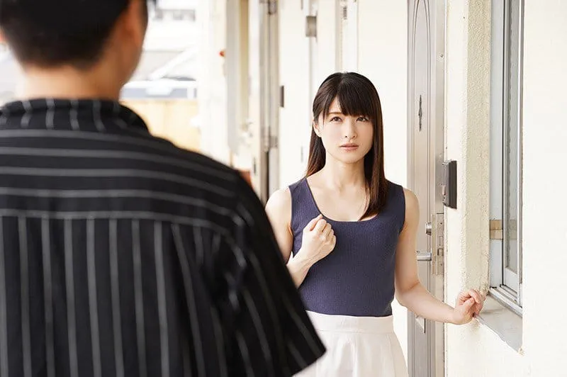 Cãi nhau với người chồng, bà xã ăn nằm với cậu thanh niên buồi xóm