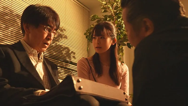 Gã chồng vay nợ bang hội, bà xã phải bán thân để trả nợ